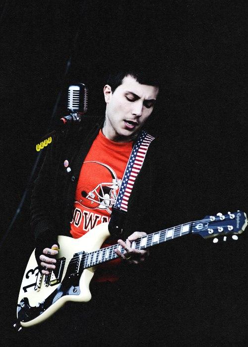 CRISSCOLFERK2's tweet image. #HappyBirthdayFrankIero