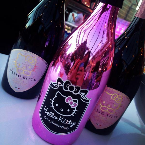 LetsPlayOC's tweet photo. Cheers to this! #HelloKittyWines Happy 40th Anni @HelloKitty! #hellokittycon #hellokitty40th http://t.co/bWknCmnLy3 http://t.co/fMdQNMRBzy