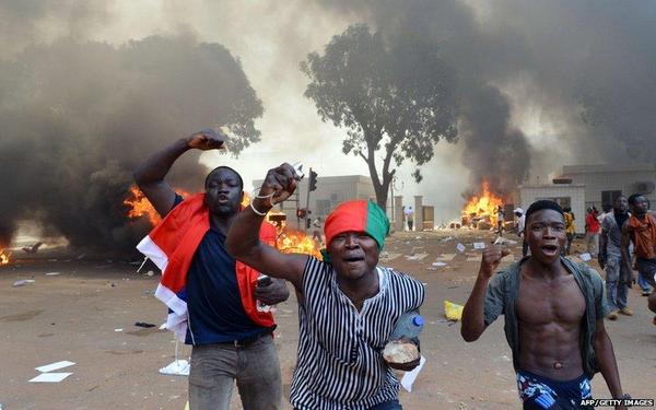 DasherLogistics's tweet photo. Breaking #BurkinaFaso's President Dissolved the Govt and declared a state of emergency http://t.co/hrEn8n2qmN http://t.co/8DPMyR12fS