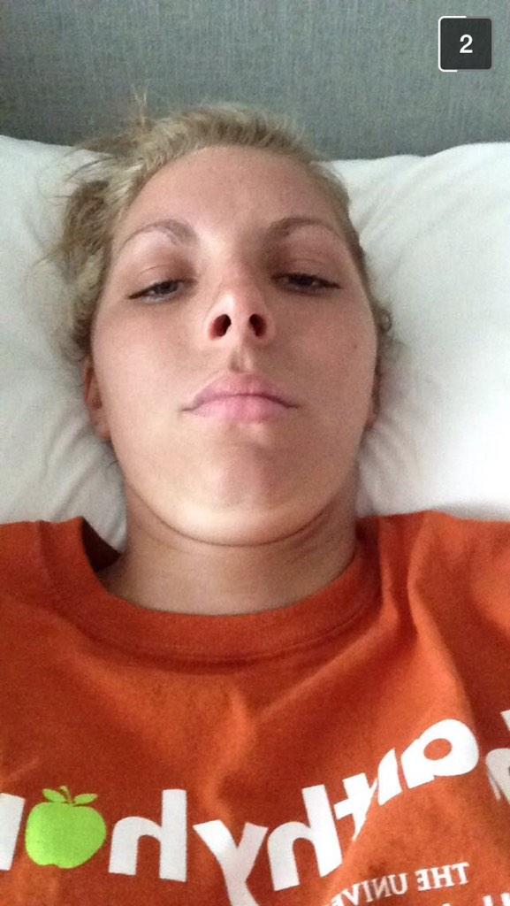 bailsdavis_'s tweet photo. please pray for my friend hannah. nothing's wrong with her..she just got a spray tan &amp; it didn't get her double chin http://t.co/B380hjNQtN