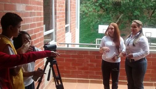 pdigitalItagui's tweet photo. Nuestros chicos de #TESOMedia son protagonistas de la comunicación en sus Instituciones Educativas. #SoyTESO http://t.co/N0oPtJ5TyW