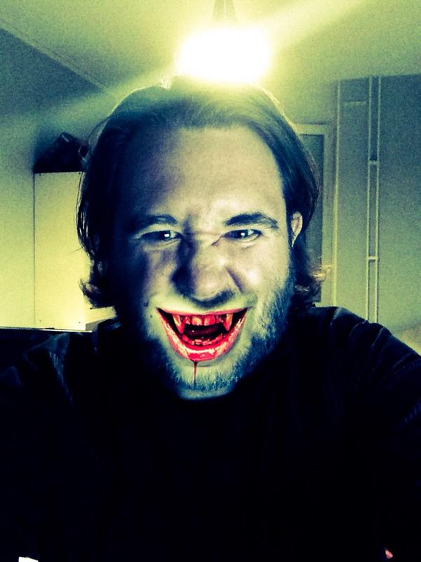 AndaloMusic's tweet photo. Have a happy halloween! #Halloween #monster #vampire http://t.co/KSAKko4KLu