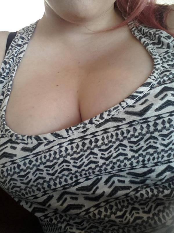 Tee_Tease's tweet photo. Airport bewbs #bali http://t.co/GZNbYN4kkf