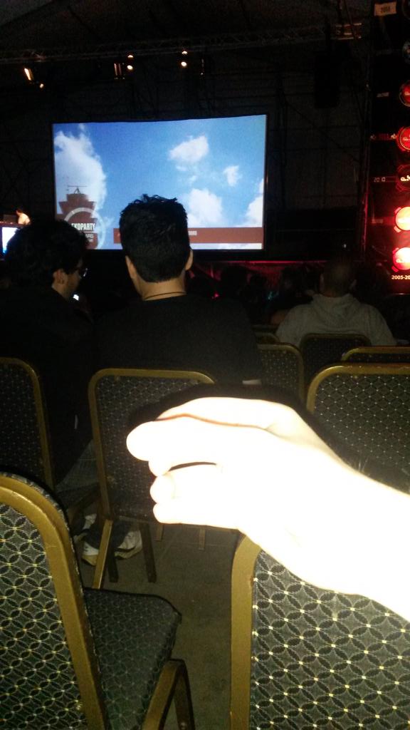 Nach0Ram's tweet photo. @ekoparty esperando la próxima charla con mi cerveza bien helada... #eko10 #FailBreak http://t.co/B4xRCKo8z6
