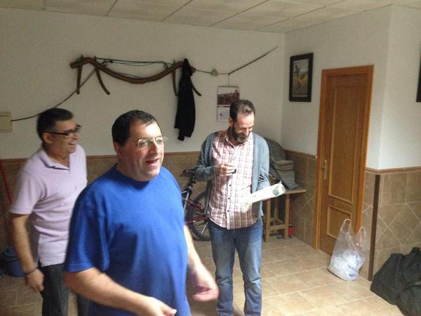 Agustín Palomares (@elagupc) on Twitter photo Con mi equipo celebrando el cumpleaños del presidente <a href="/CDAquasierraFS/">CD Aquasierra FS</a> Pepe Roldan en estado puro. Jajajajajaja Con mi equipo celebrando el cumpleaños del presidente <a href="/CDAquasierraFS/">CD Aquasierra FS</a> Pepe Roldan en estado puro. Jajajajajaja