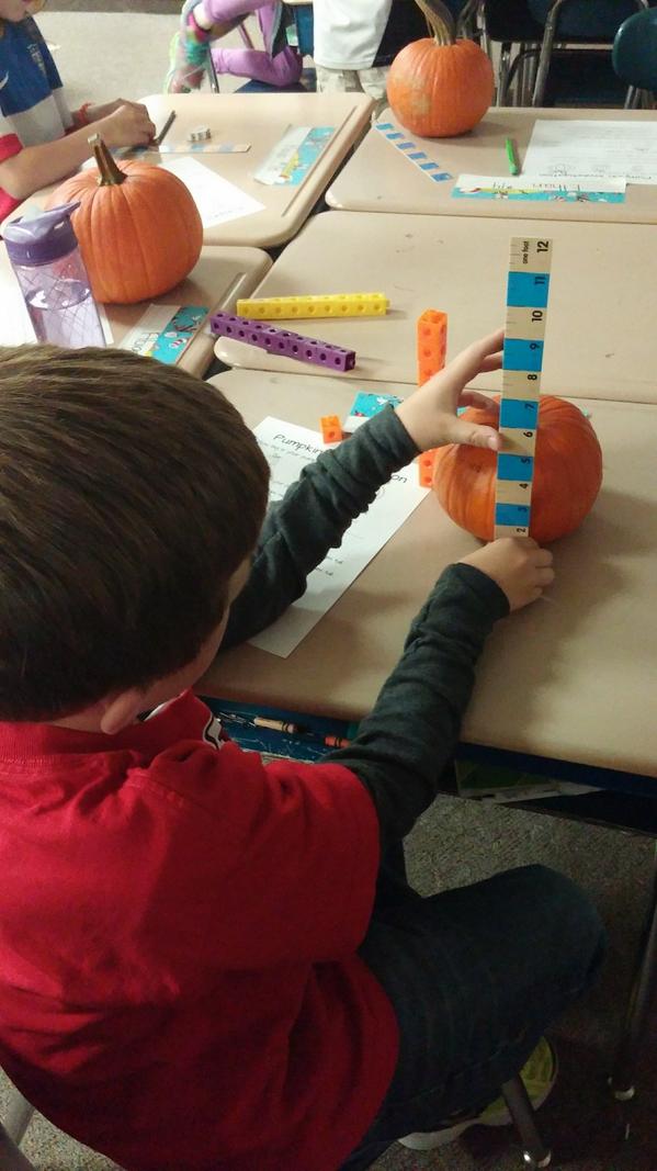 MsMac207's tweet image. Can't wait to cut open our pumpkins tomorrow! @Bradleypride207