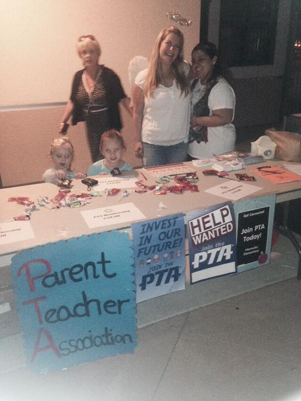 joegreen760's tweet photo. Finished @ Hannalei Elementary Fall festival! @HannStingrays Amazing School, Event &amp; PTA!! #wave #ptaallday @VUSDHR http://t.co/K6fCXcYCmt