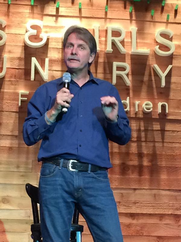 HoustonPortrait's tweet image. Photographing for @boysandgirlscountry gala with @JeffFoxworthie @HiltonAmeriHous @Garymaltz