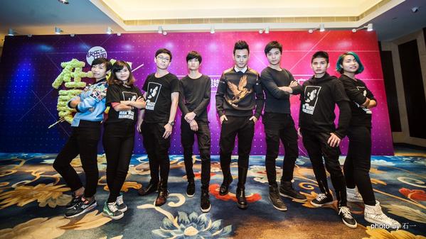 magicdaly's tweet photo. Mango Show in Beijing! http://t.co/FCPehv7PuG