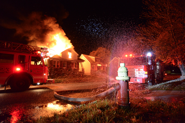 Live Audio from Devils Night in Detroit, Multiple  bit.ly/1wKupRF #DevilsNight #DetroitFire <a href="/CFPalerts/">CAROLINAS FIRE PAGE</a> photo