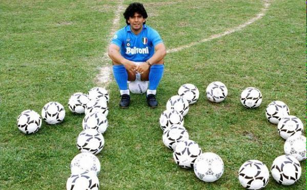 TheChips_Futbol's tweet photo. Diego Maradona: “Llegar al área y no poder patear al arco es como bailar con tu hermana” http://t.co/HvvGP9glvI