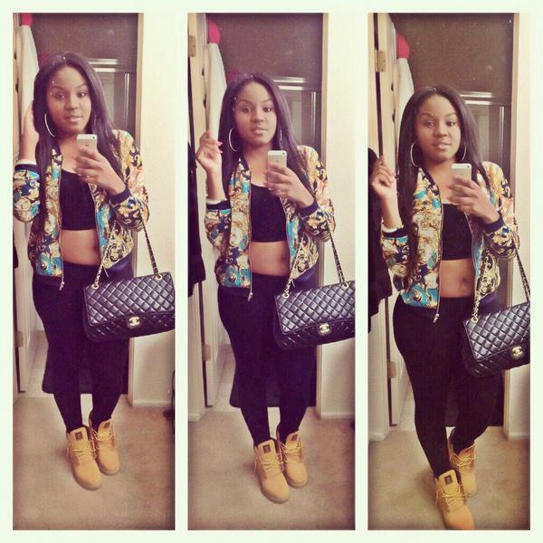 KallieRock's tweet photo. Headed to the Staples Center for this OKC vs Clippers matchup! #VersaceJacket #ChanelBag
😁🙌❤️🏀 #GoOKC http://t.co/QHdgkDHOjy