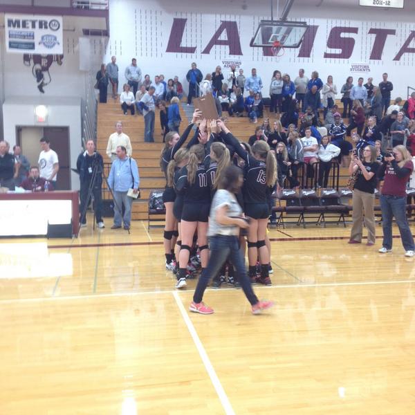 NationMonarch's tweet photo. Monarchs are your metro champions and stay undefeated!!!! They are now 37-0 and #10 in the nation!!! #dubs #rolling http://t.co/naCuhV1zYp