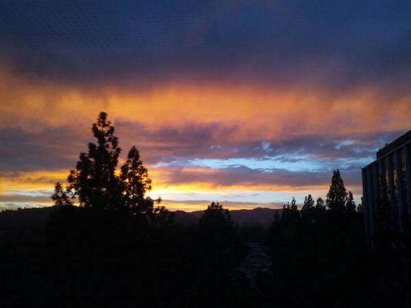 cirquelar's tweet photo. The sun may set on Earth, but the rovers are just waking to start their day @NASAJPL #DiscoverJPL http://t.co/u4fsrpihXL