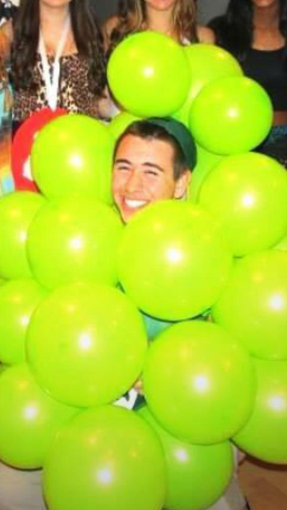 stemsohard's tweet image. When you can wear your costume for extra credit AND nhs points 
@Carson_white_