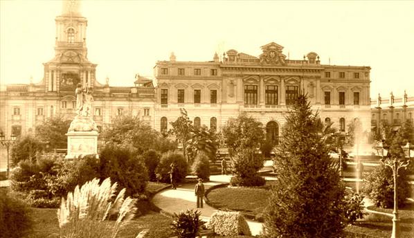 alb0black's tweet photo. Vista Plaza de Armas, Intendencia y Municipalidad de Santiago, c1900.
@Orrego @Muni_Stgo @sebastian_gray @ramonllao http://t.co/B0Trot1RTX