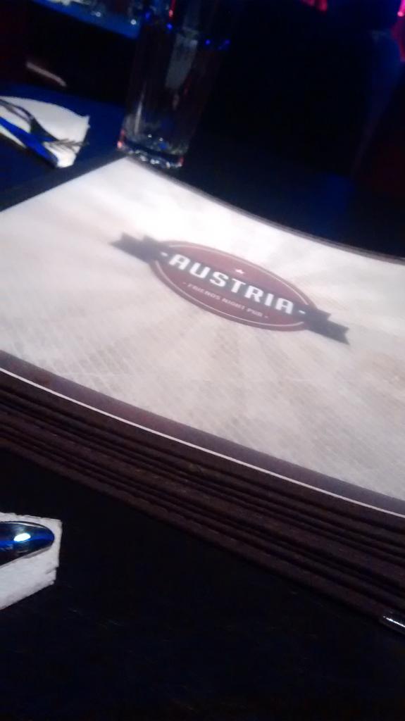 RestoBaresOK's tweet photo. #AfterOffice  a pleno en @AustriaPub http://t.co/9znwahPYhG