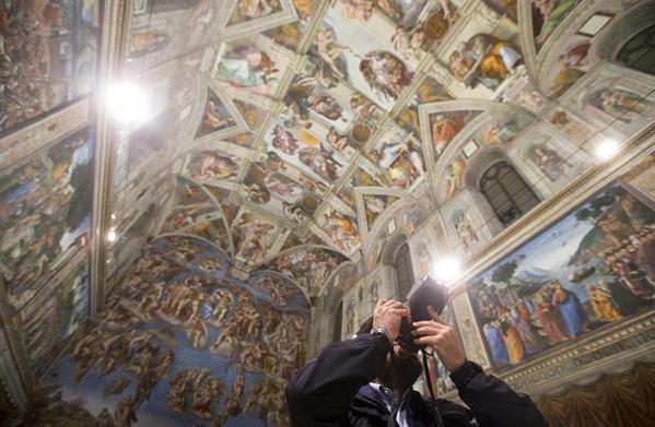 NoticiasRCN's tweet photo. FOTOGALERÍA. La Capilla Sixtina podrá ser disfrutada bajo una nueva luz. http://t.co/ViJMnklvRO Foto: EFE. http://t.co/4m1LpjlkqE