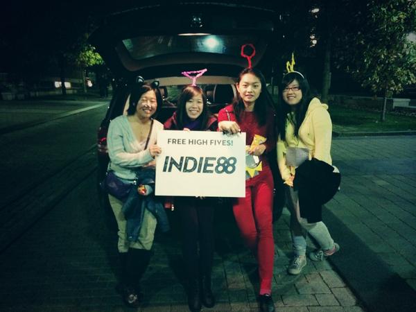 Eh-oh, where's Dipsy? The Teletubbies tracked down the street team at <a href="/UofT/">University of Toronto</a> campus. #TrickorTreat
