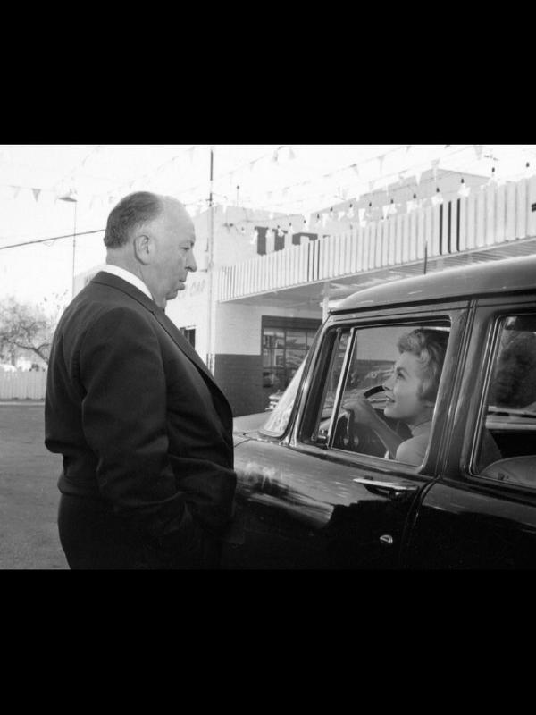 #Hitchcock cotorreando a #JanethLeigh antes de acuchirla en 45 segundos de película en una semana de rodaje. #Psycho