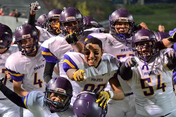 700espnHS's tweet image. Rogers players celebrating the game sealing TD! #gslfootball