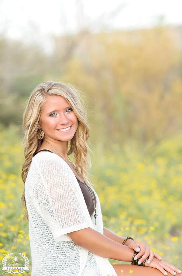 MollieC14's tweet image. Finally got a sneak peak of my summer session! Can't wait to see the rest! #AprilHarmonPhotography #Senior15