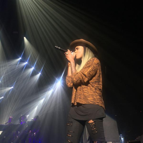 keepachildalive's tweet photo. Go @angelhaze! Take it away! #KCABlackBall http://t.co/YFjsvp3KCl
