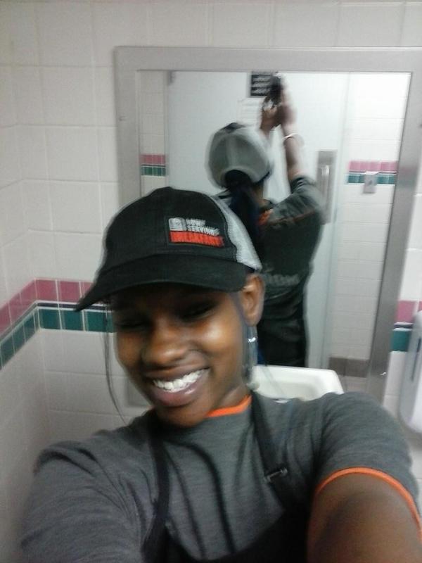 ContessaLl31's tweet photo. N she work's hard 😘💰💰 http://t.co/nEJmnoGKFa