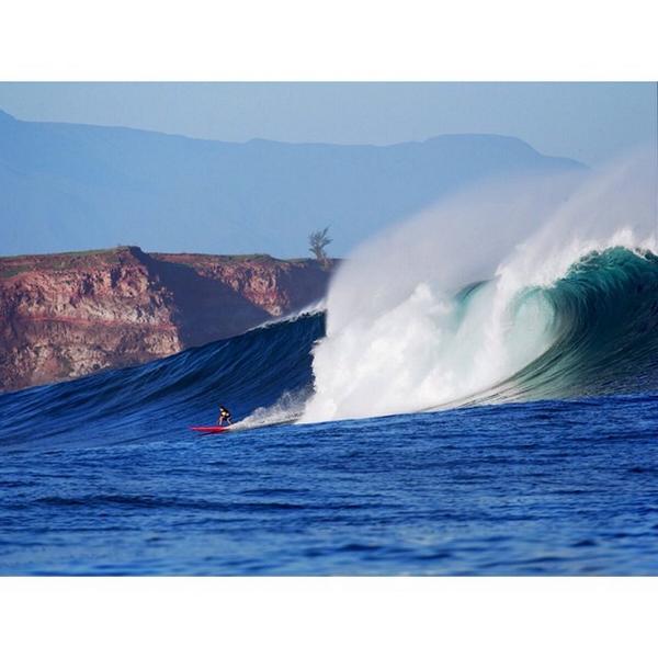 WavePoolMag_'s tweet photo. @fred_pompermayer shot this stoker of pe'ahi a few winters ago. #paddlesurfing #extremesurf #jaws #maui #peahi http://t.co/fv8ngSTf8R