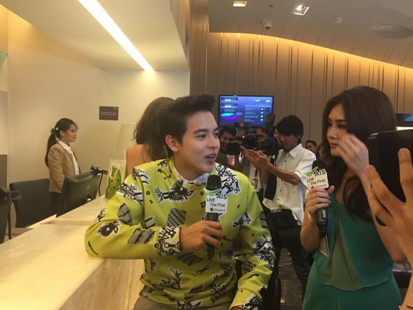 siampod's tweet photo. เจมส์ จิ @ AIS - Central Embassy http://t.co/fgmePzGbpk