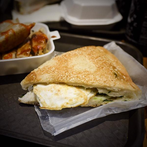 FindEatDrink's tweet photo. Sesame flatbread. Rec by @ChefJonathanWu - "Like a Chinese focaccia." @VanessaDumpling #Chinatown #FEDrec #FEDapp http://t.co/qEm6fM3Yyn