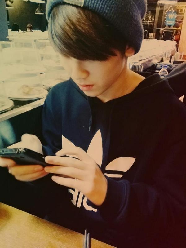 pledis_17's tweet photo. [Doogi PD] 얼음 아님! 
고민 중인 이지훈씨에요. 
사라진거아니니 기둘! http://t.co/mjGXCNIbiK