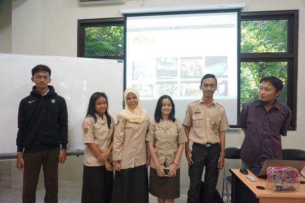 the winner mobile photography #piknikUSM @YogiSwarset <a href="/Takiya_haidar/">Eza Haidar</a> <a href="/Emelly_Firdaus/">Emelly Firdaus</a>   @nda_xanderz <a href="/arinisofianaa/">arin</a>