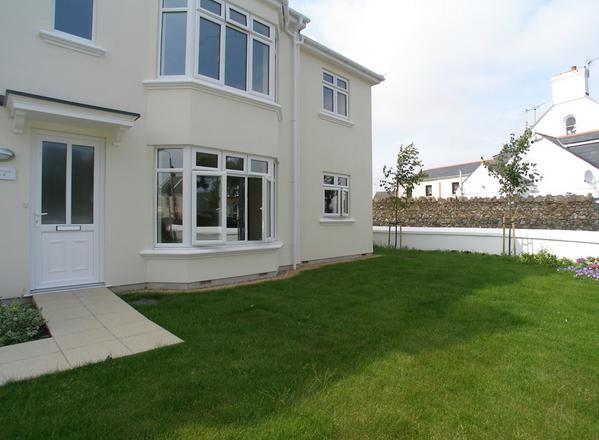 Super smart 1 bed apartment in the north of the Island. £1,050 pcm.  mawsoncollins.com