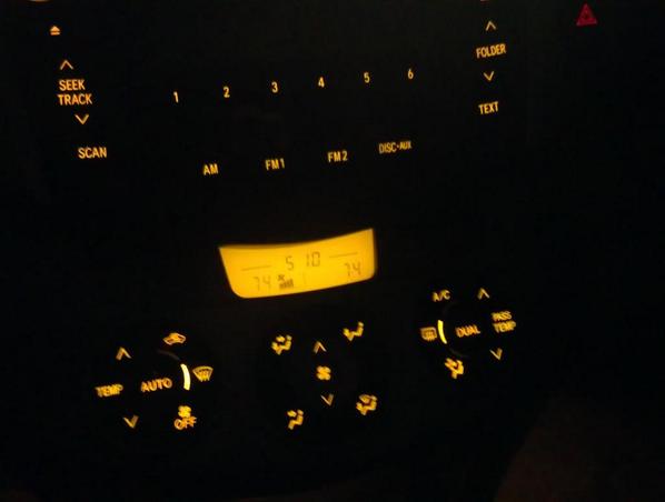 jimsting10's tweet image. Weasel day! #nooutsourcing. Happy Halloween.