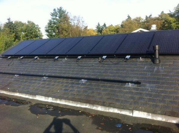 SolarPartnerNL's tweet photo. Oplevering lijsteen dak van 25 x 260 Wp Full Black @WINAICO_EU met @SolarEdgePV in #Baarn http://t.co/tQKtiXWgPL