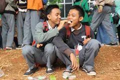 700nye's tweet photo. So sweet banget anak 700 wkwk :D http://t.co/nL9I4QpCJO