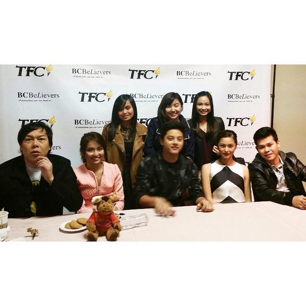 KNSerenity's tweet photo. "Finally get a chance to meet them ๐ #onemagicalnight #canadatour #notsovip" ยฉ gjportacio http://t.co/LJAxpIIr7f http://t.co/PhZHQPra2wโ