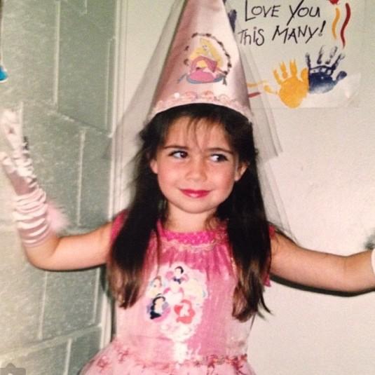 s_hillgirl's tweet photo. And I haven't taken my Halloween costume off since 👑 #princess4lyfe http://t.co/vMBvxXYXF6