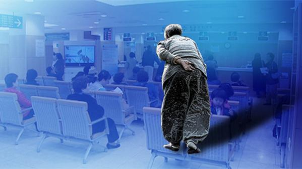 LawyerHanWoong's tweet photo. 퇴거를 앞둔 독거노인이 시신수습할 사람들을 위한 '국밥 값' 10만원 가량과 각종 공과금 등을 남기고 자살!
http://t.co/AbVZpSm0s2 http://t.co/CjSSySxLoQ
복지를 팽개치고 사회안전망을 방치한 정권은 살인마와 같다!