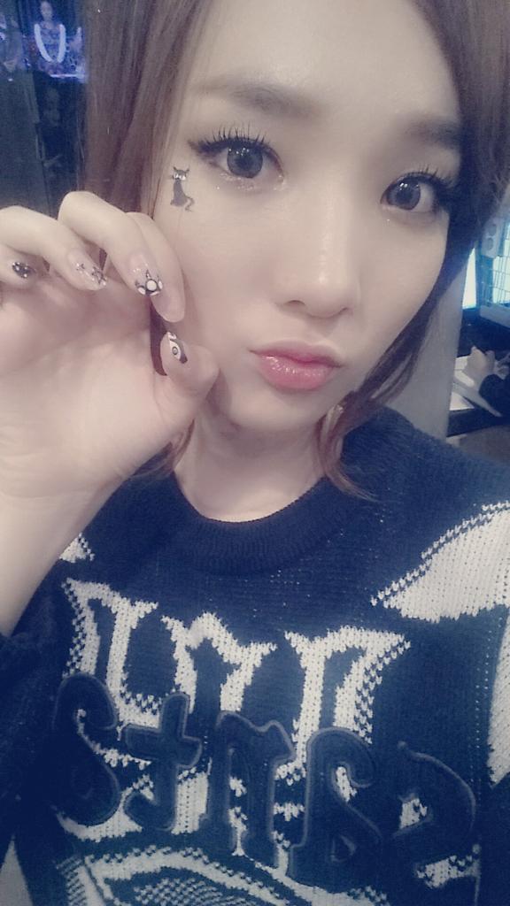 minhee_ju's tweet photo. 해피할로윈데이~~♡저는 고양이컨셉 야옹~ http://t.co/NXxUbJyYm8