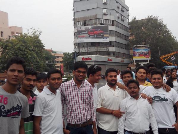 PrakashnathjoGi's tweet photo. #bjympaldi team at sabarmati #Riverfront Ahmedabad for #RunForUnity @ANIMESHSONI_09 @NayakDeep @mantra_30 @SHETH87 http://t.co/eDPdHqVk3P