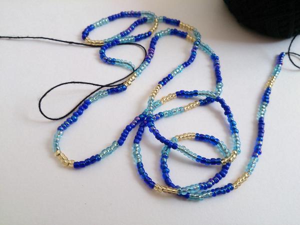rio_mond's tweet photo. 今日は今からブレスレット作りま～す♪
青いビーズがキレイ！
 #ハンドメイド #ブレスレット http://t.co/aShRjKhgRm