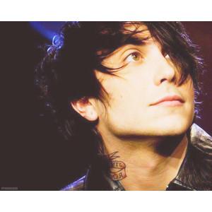 Happy bday Frank Iero <3 