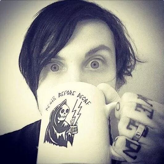 Happy birthday frank iero 