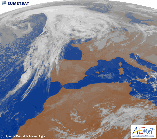 AEMET_Ext's tweet photo. Última imagen IR Meteosat: los frentes empiezan a desplazar al anticiclón y se acaba tiempo veraniego en Extremadura http://t.co/4rnyxQZMei