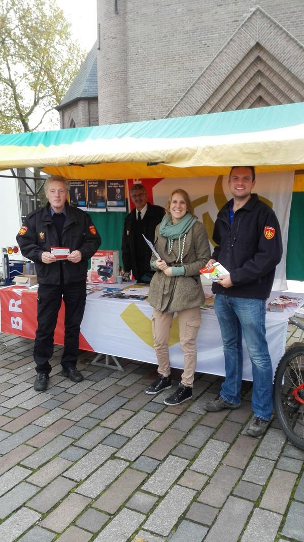_Valkenswaard's tweet photo. Het was een geslaagde dag met de #preventiekraam! Dank aan de #brandweervalkenswaard, #lockhouse voor alle tips.^AR http://t.co/Ih02IZI0GB