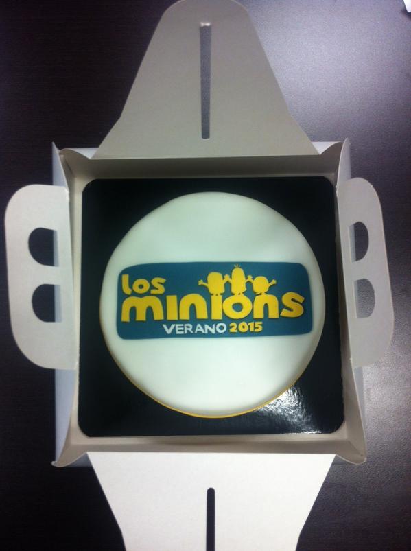 custodiopastor's tweet photo. ¡Una tarta! Gracias @Universal_Spain. La voy a compartir con la redacción, para endulzar nuestra resaca #25ElMundo http://t.co/tR164y7p9w