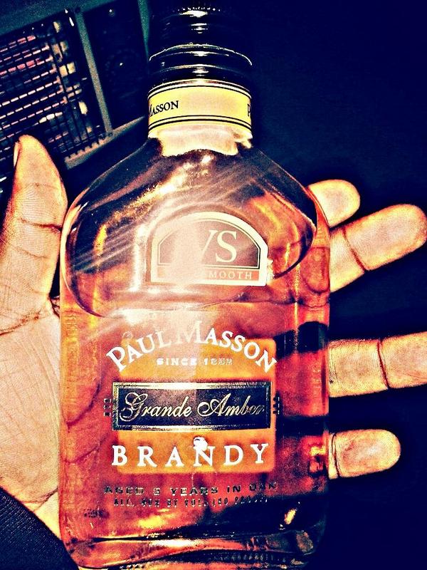 NizzSwaggOut's tweet photo. JUST A SIP http://t.co/8MfNpWdFS9