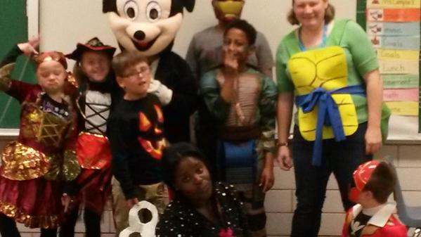relayfals's tweet photo. Showing off our presentation skills with the help of some awesome costumes! ! @lisadingle5 @DDance_BCPS http://t.co/FrRQ3RsVYp